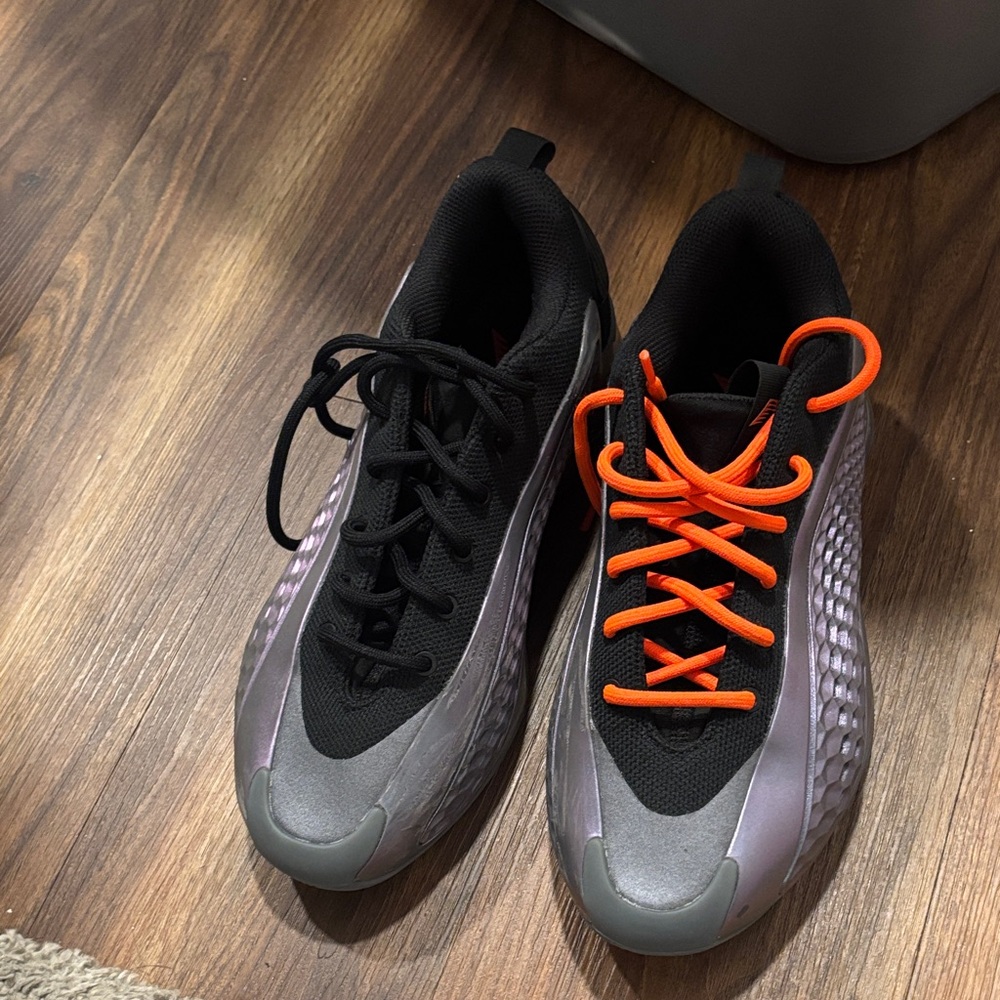 Anthony Edward’s basketball shoe
